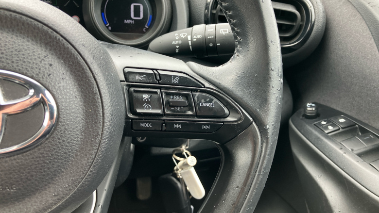 Toyota Yaris 1.5 Hybrid Design 5dr CVT Hybrid Hatchback